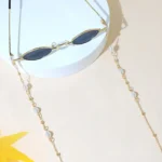 שרשרת זהב מעוצבת עם פנינים למשקפיים